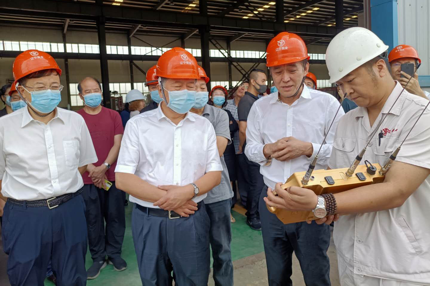 鞍山市人大常委會到衡業專用汽車公司視察工作